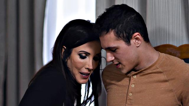 Lustful Hormonal Stud Has Strong Desire For His Hot Stepmom