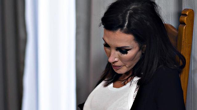 Lustful Hormonal Stud Has Strong Desire For His Hot Stepmom