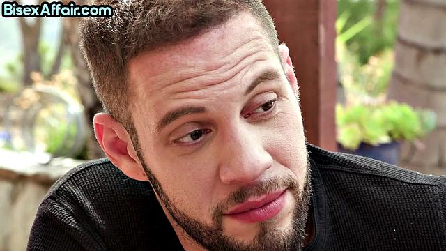 Cute babe doublepenetrated in 3way