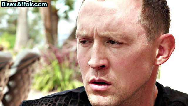 Cute babe doublepenetrated in 3way