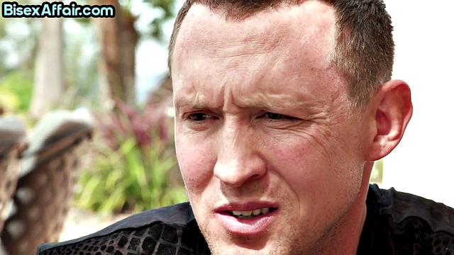 Cute babe doublepenetrated in 3way