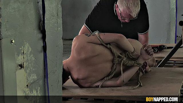 Обучение парня с большим членом - эпизод 3 - Лука Зават и Себастьян Кейн
