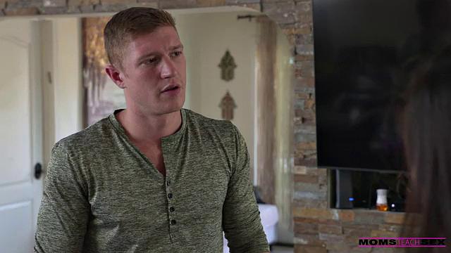 Stepmom And Sis Get Stuck - S17:E1