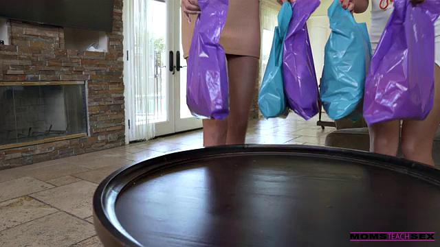 Stepmom And Sis Get Stuck - S17:E1