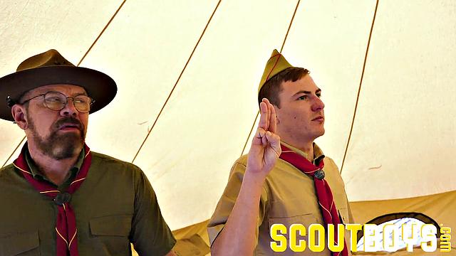 мохнатый медведь дает клятву с полным ртом удовольствий