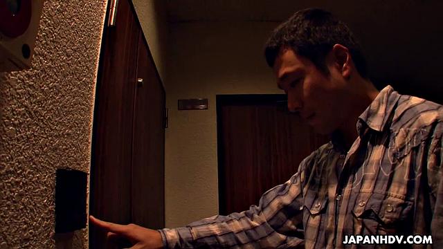 Nanako Takeuchi massages her student