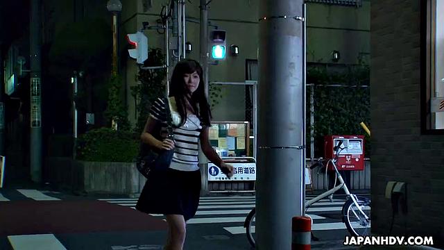 Nanako Takeuchi massages her student