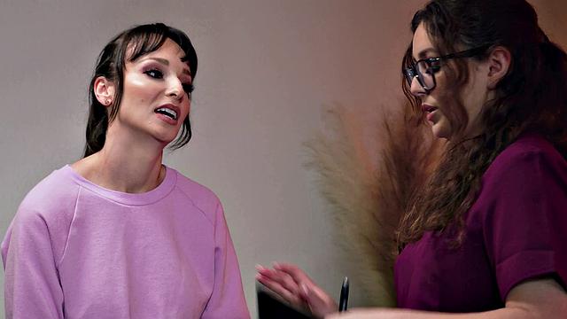 леана массирует леки через vr - гаджеты не помогут скрыть оргазм