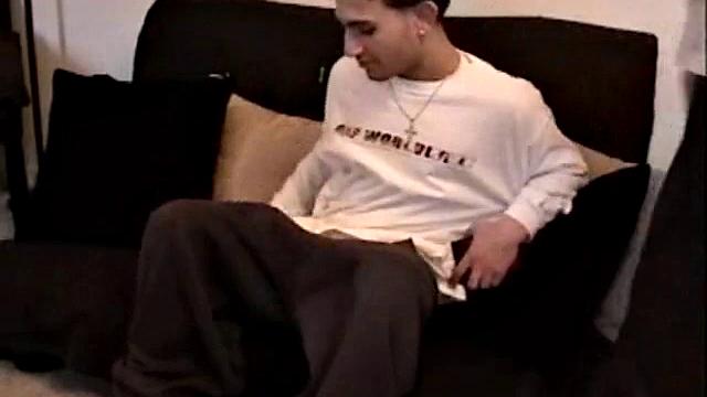 Смотри, как Полли дрочит для парня