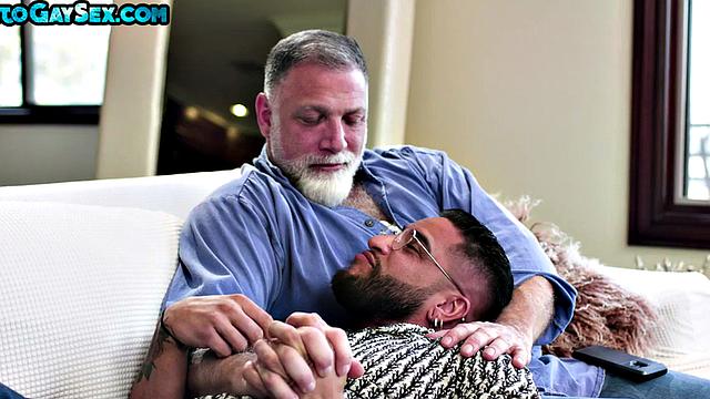 Tattooed and pierced bottom barebacked in DILF 3some