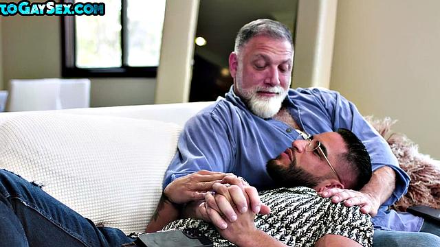 Tattooed and pierced bottom barebacked in DILF 3some