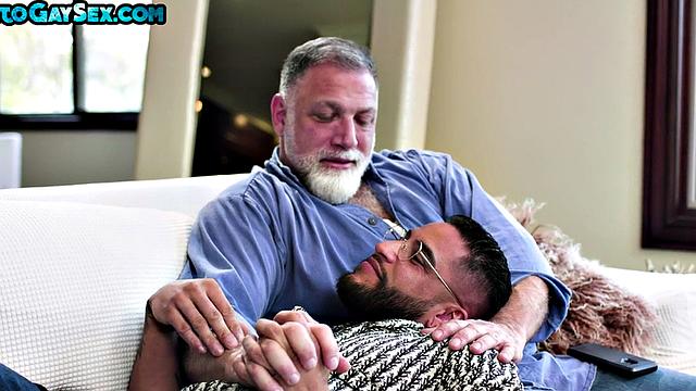 Tattooed and pierced bottom barebacked in DILF 3some