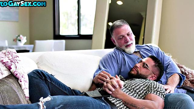 Tattooed and pierced bottom barebacked in DILF 3some