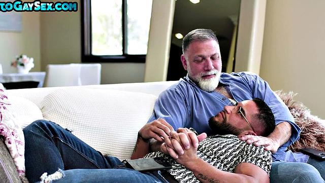 Tattooed and pierced bottom barebacked in DILF 3some