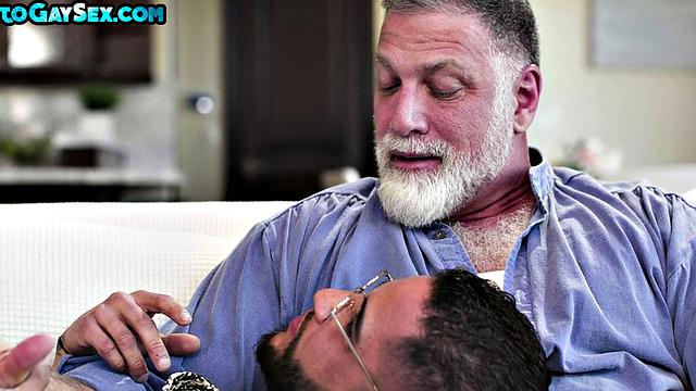 Tattooed and pierced bottom barebacked in DILF 3some