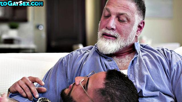 Tattooed and pierced bottom barebacked in DILF 3some