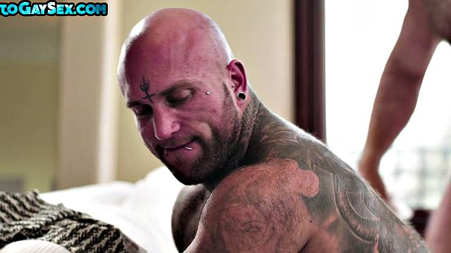 Tattooed and pierced bottom barebacked in DILF 3some
