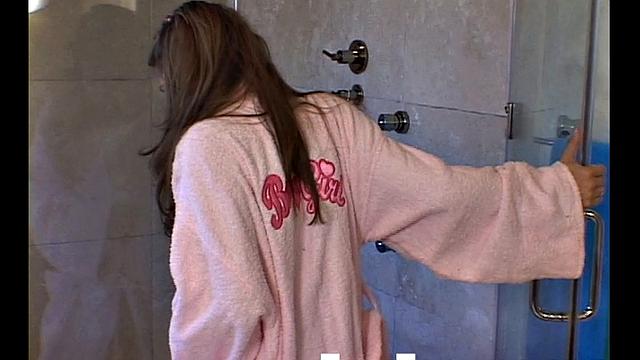 Teen topanga fingering her shower pussy