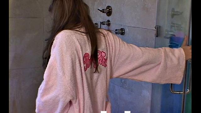 Teen topanga fingering her shower pussy