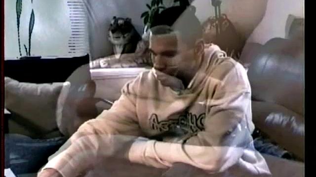 Дино не промах - кончил дважды, рука вообще не устаёт