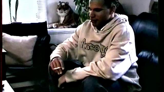 Дино не промах - кончил дважды, рука вообще не устаёт