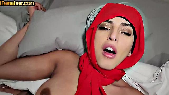 Arabic amateur babe on POV casting after interview