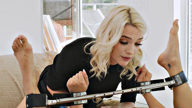 Кенна Джеймс связывает и жёстко подчиняет Хейли Роуз