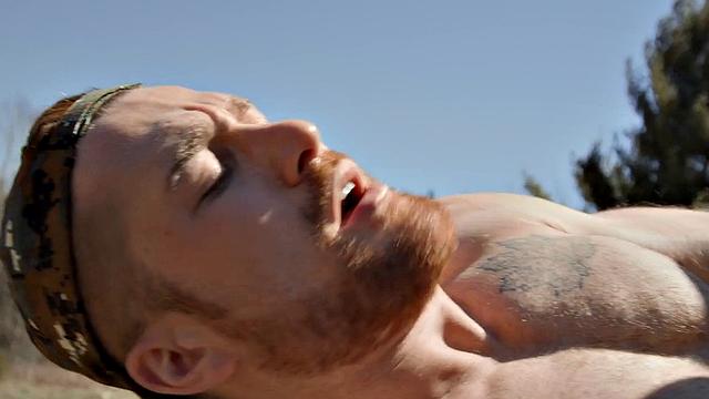 бородатый охотник жёстко трахает качка на квадроцикле в лесу