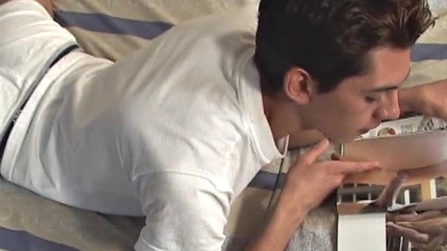 Бернард жестко трахает латинского парня с большим членом