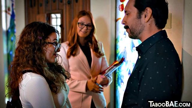 Миниатюрная красавица так старательно сосет, что парень едва не забыл про секс по-классике с ней.