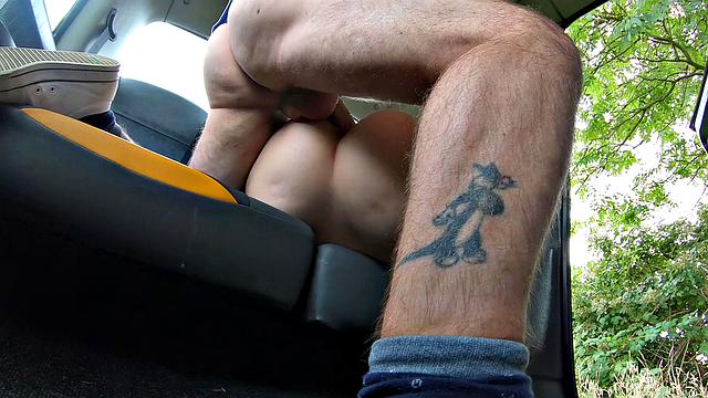 Liz Rainbow gets her bald pussy fisted and pounded in POV