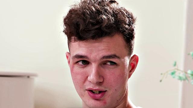 софия бернс трахается в анал с приемным братом во время присмотра