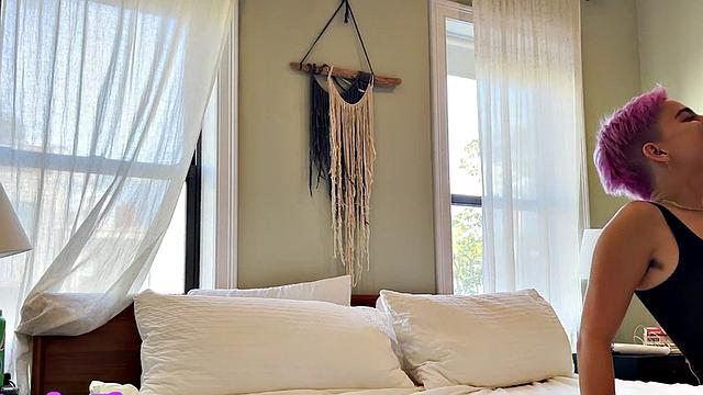 Amateur tattooed lez licks pussy at home after kissing