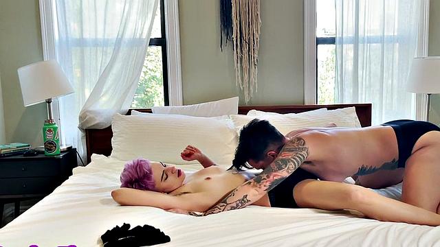 Amateur tattooed lez licks pussy at home after kissing
