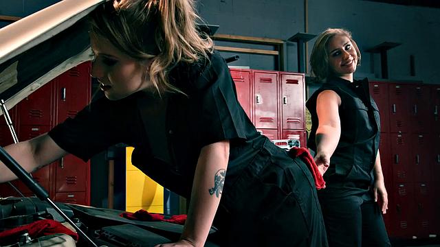 Huge Naturals Babe Octavia Red Pounded With Big Pink Strap-On By PAWG Tommy King