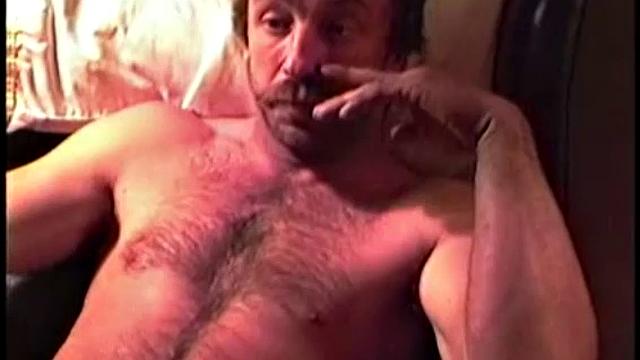 Наглый Джейкоб развлекается на улице и шутит без стеснения