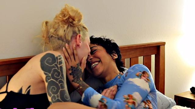Tattooed lesbian babes enjoy pussyeating sex at home