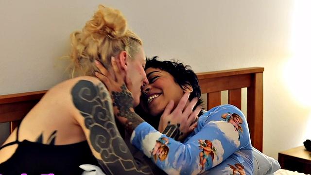 Tattooed lesbian babes enjoy pussyeating sex at home
