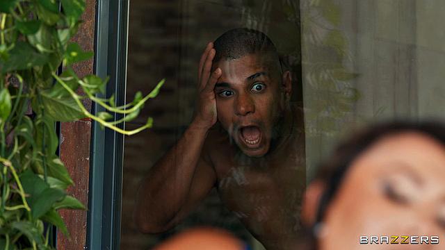 La Paisita Oficial не удержалась и дала садовнику прямо у бассейна, муж всё проспал