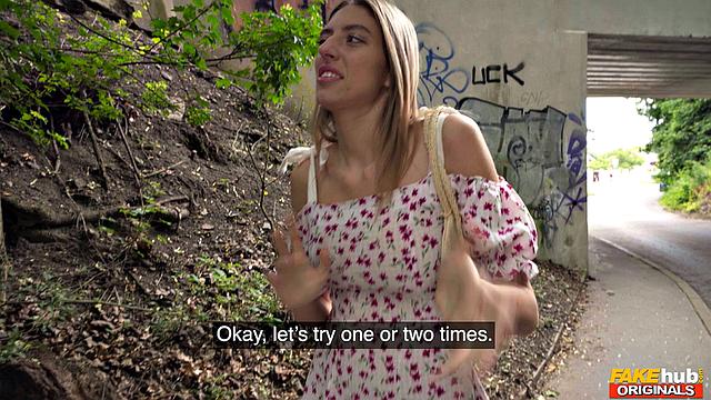 проиграла в камень-ножницы-бумага и скинула трусы по-быстрому