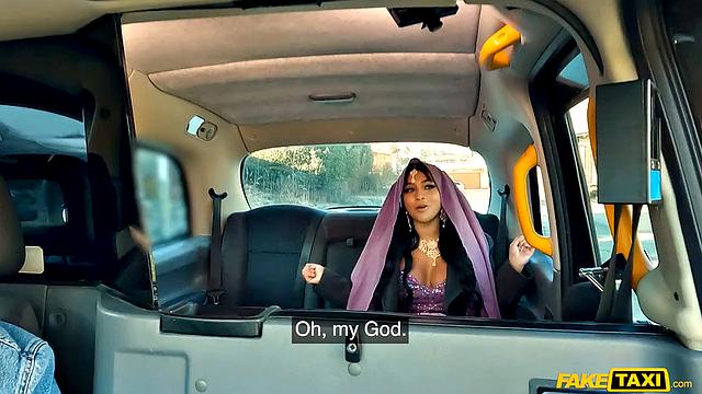 азиатская медсестра трахает таксиста и не собирается останавливаться