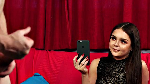 стильная британка в чулках дразнит дрочера с видом знатока