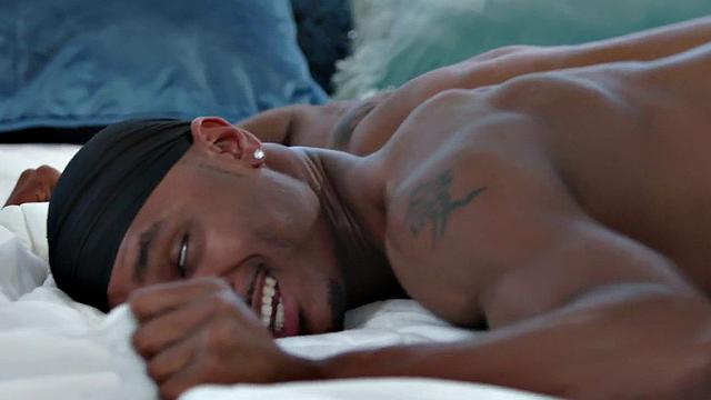 Black jock deepthroats his BBC friend before barebacking