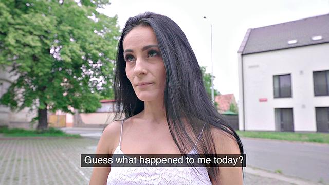 Get off to this hot amateur's athletic body in a skirt & doggystyle POV with a big dicked stud