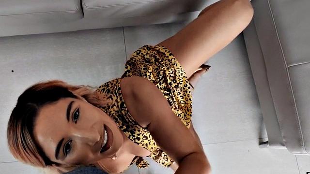 POV: BWC's trimmed pussy and mouth pounded in a hot amateur session