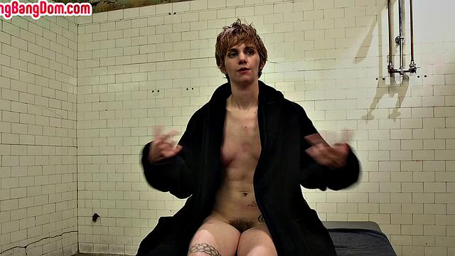 стройная покорная в жёстком групповом трахе: глубокий горловой и разъярённая пизда