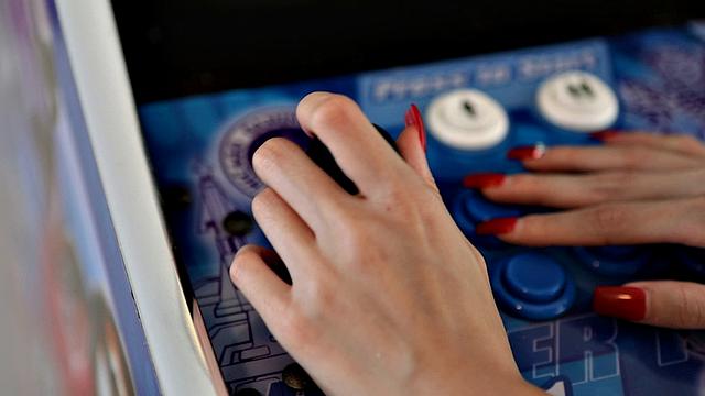 Asian Pussy Arcade Play