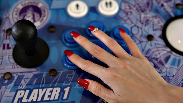 Asian Pussy Arcade Play