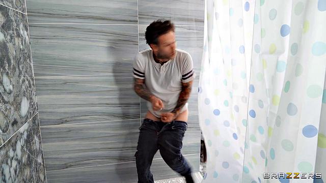 Two's Cumpany, Threesome's A Crowd