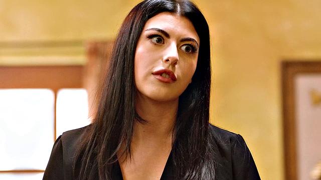 Assistant Gal Ritchie Gets FINGERED & SCISSORED By Dominant MILF Boss Little Puck